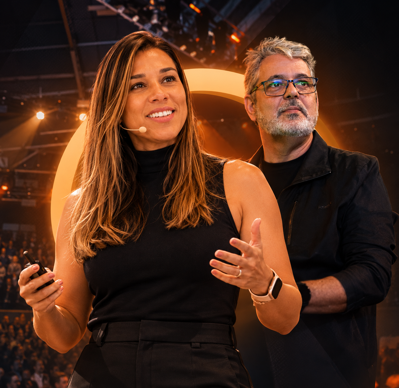 Alessandra Castro e Antônio Santos, lideranças da AGORA Boss, em palco durante evento